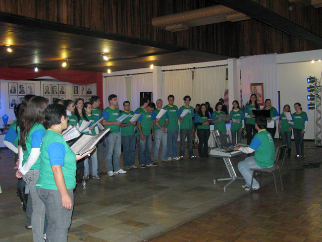 Coro da Unifebe canta em Noite Cultural do Bandeirante
